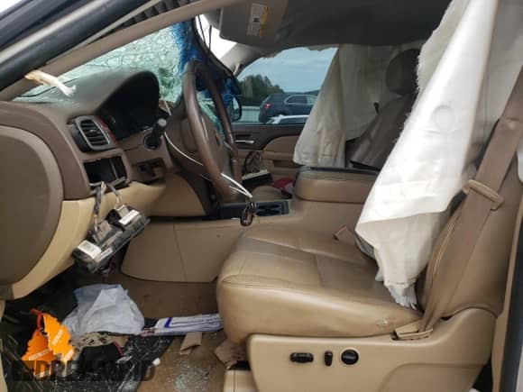 2010 Chevrolet Silverado 1500 with VIN 3GCRKTE28AG275724, listed as a Copart auction lot 76106304 with 256,790 mi miles and Salvage title. Bid and sale history available at DreamBid. Image 7.
