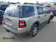 2006 Ford Explorer XLT z VIN 1FMEU73896ZA03371, wystawiony jako IAAI lot #42100572 z przebiegiem 174 804 mil mil oraz . Historia ofert i sprzedaży dostępna na DreamBid. Obrazek 4.