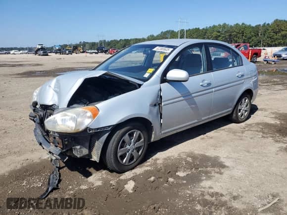 2010 Hyundai Accent GLS z VIN KMHCN4AC4AU495212, wystawiony jako Copart lot #82365635 z przebiegiem 134 785 mil mil oraz Szkoda całkowita • Salvage title. Historia ofert i sprzedaży dostępna na DreamBid. Obrazek 1.