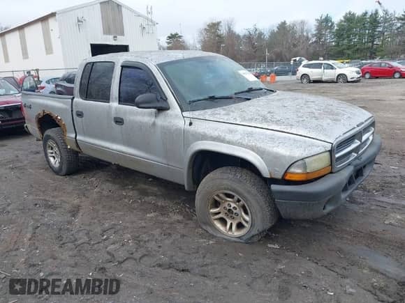 2004 Dodge Dakota Sport z VIN 1D7HG38K54S634958, wystawiony jako IAAI lot #41831018 z przebiegiem 135 917 mil mil oraz . Historia ofert i sprzedaży dostępna na DreamBid. Obrazek 1.