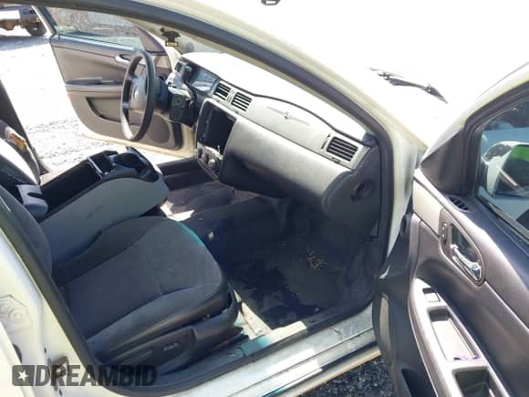 2008 Chevrolet Impala Police Police z VIN 2G1WS553881251667, wystawiony jako IAAI lot #42727989 z przebiegiem 217 196 mil mil oraz . Historia ofert i sprzedaży dostępna na DreamBid. Obrazek 5.
