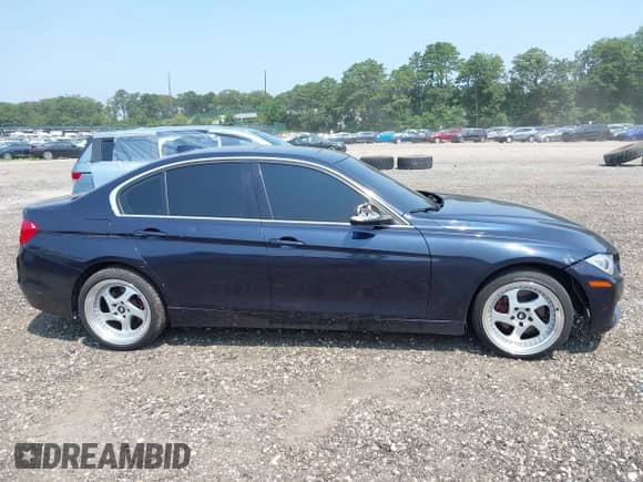 2014 BMW 3 Series 328i xDrive z VIN WBA3B3C51EJ982149, wystawiony jako IAAI lot #42897290 z przebiegiem 130 498 mil mil oraz . Historia ofert i sprzedaży dostępna na DreamBid. Obrazek 13.