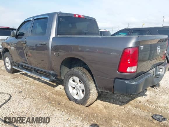 2018 Ram 1500 Express z VIN 1C6RR7KT0JS276527, wystawiony jako IAAI lot #41967968 z przebiegiem 200 964 mil mil oraz . Historia ofert i sprzedaży dostępna na DreamBid. Obrazek 3.