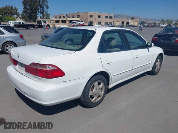 1998 Honda Accord EX с VIN 1HGCG6671WA260072, выставлен на аукционе IAAI как лот 42336337 с пробегом 234 922 миль миль и . История ставок и продаж доступна на DreamBid. Изображение 4.