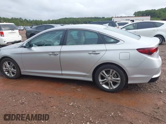 2018 Hyundai Sonata Limited с VIN 5NPE34AF0JH610007, выставлен на аукционе IAAI как лот 43538216 с пробегом 105 307 миль миль и . История ставок и продаж доступна на DreamBid. Изображение 14.
