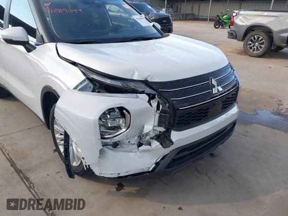 2024 Mitsubishi Outlander ES with VIN JA4J3UA85RZ004684, listed as a IAAI auction lot 41289047 with 18,819 mi miles and . Bid and sale history available at DreamBid. Image 6.