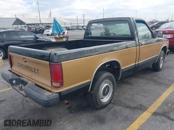 1984 Chevrolet S-10 с VIN 1GCCS14B5E8171635, выставлен на аукционе IAAI как лот 43389997 с пробегом 89 313 миль миль и . История ставок и продаж доступна на DreamBid. Изображение 4.