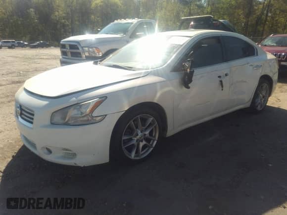 2014 Nissan Maxima S z VIN 1N4AA5AP2EC499387, wystawiony jako IAAI lot #36105707 z przebiegiem 190 187 mil mil oraz . Historia ofert i sprzedaży dostępna na DreamBid. Obrazek 2.