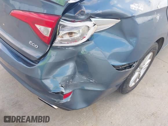 2015 Hyundai Sonata Eco z VIN 5NPE24AA8FH132823, wystawiony jako IAAI lot #43258464 z przebiegiem 75 048 mil mil oraz . Historia ofert i sprzedaży dostępna na DreamBid. Obrazek 12.