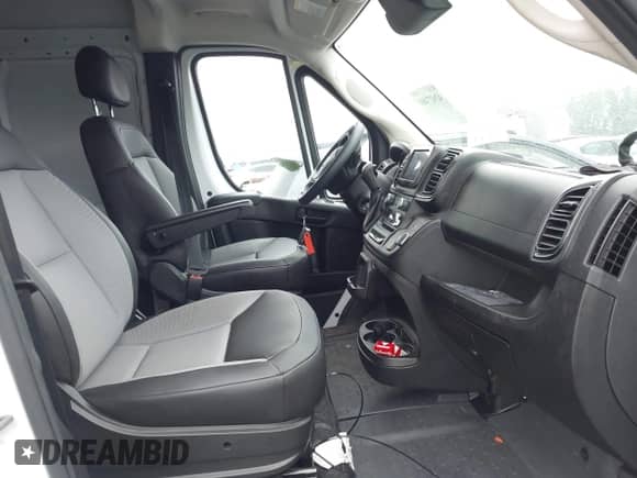 2025 Ram ProMaster Cargo Tradesman с VIN 3C6LRVDG9SE513966, выставлен на аукционе IAAI как лот 42427460 с пробегом 37 397 миль миль и . История ставок и продаж доступна на DreamBid. Изображение 5.
