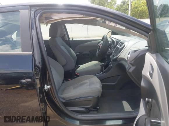 2018 Chevrolet Sonic LS с VIN 1G1JB5SH8J4136152, выставлен на аукционе IAAI как лот 42696660 с пробегом 117 732 миль миль и . История ставок и продаж доступна на DreamBid. Изображение 5.