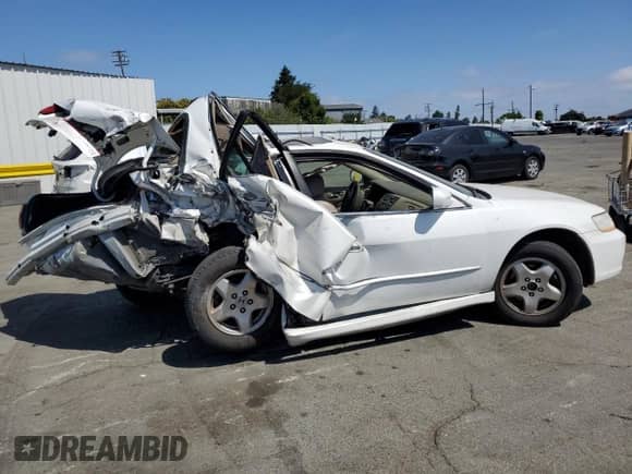 1998 Honda Accord EX with VIN 1HGCG1658WA022611, listed as a Copart auction lot 60509875 with 175,223 mi miles and Salvage title. Bid and sale history available at DreamBid. Image 3.