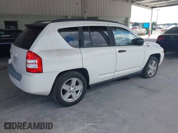 2008 Jeep Compass Sport with VIN 1J8FT47W78D661170, listed as a IAAI auction lot 43481804 with 179,362 mi miles and . Bid and sale history available at DreamBid. Image 4.