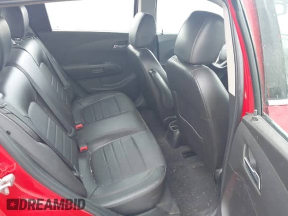 2013 Chevrolet Sonic RS z VIN 1G1JH6SB5D4158355, wystawiony jako IAAI lot #42234638 z przebiegiem 164 870 mil mil oraz . Historia ofert i sprzedaży dostępna na DreamBid. Obrazek 8.