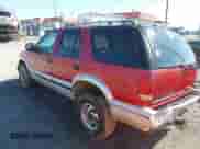 1996 Chevrolet Blazer z VIN 1GNDT13W1T2164422, wystawiony jako IAAI lot #42047886 z przebiegiem 301 843 mil mil oraz . Historia ofert i sprzedaży dostępna na DreamBid. Obrazek 3.