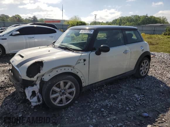 2011 MINI Hardtop S with VIN WMWSV3C50BTY15977, listed as a Copart auction lot 52802295 with 89,085 mi miles and Salvage title. Bid and sale history available at DreamBid. Image 1.