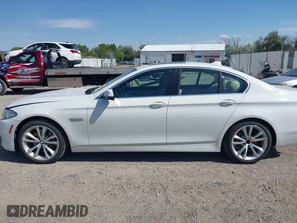 2014 BMW 5 Series 535i xDrive с VIN WBA5B3C5XED535424, выставлен на аукционе IAAI как лот 42936614 с пробегом 159 396 миль миль и . История ставок и продаж доступна на DreamBid. Изображение 15.