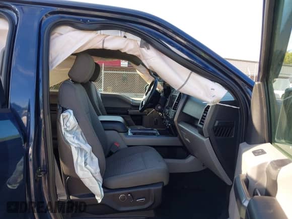 2018 Ford F-150 XL z VIN 1FTEW1EB1JFA00995, wystawiony jako IAAI lot #43190468 z przebiegiem 103 881 mil mil oraz . Historia ofert i sprzedaży dostępna na DreamBid. Obrazek 5.