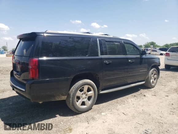 2019 Chevrolet Suburban Premier z VIN 1GNSKJKC3KR327787, wystawiony jako Copart lot #56548305 z przebiegiem 87 267 mil mil oraz Szkoda całkowita • Salvage title. Historia ofert i sprzedaży dostępna na DreamBid. Obrazek 3.