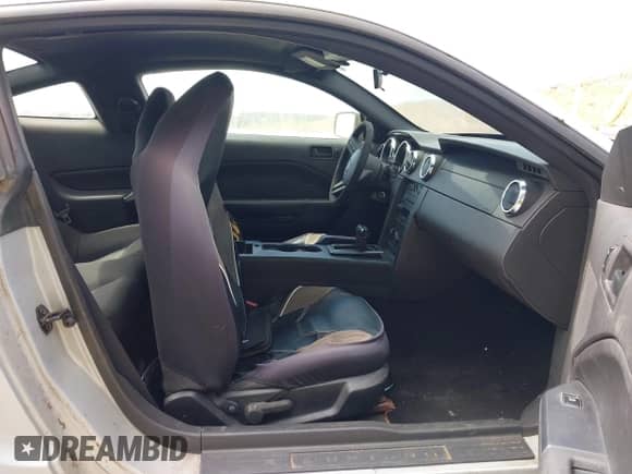 2006 Ford Mustang Standard with VIN 1ZVFT80N265260274, listed as a IAAI auction lot 43139061 with 222,674 mi miles and . Bid and sale history available at DreamBid. Image 5.