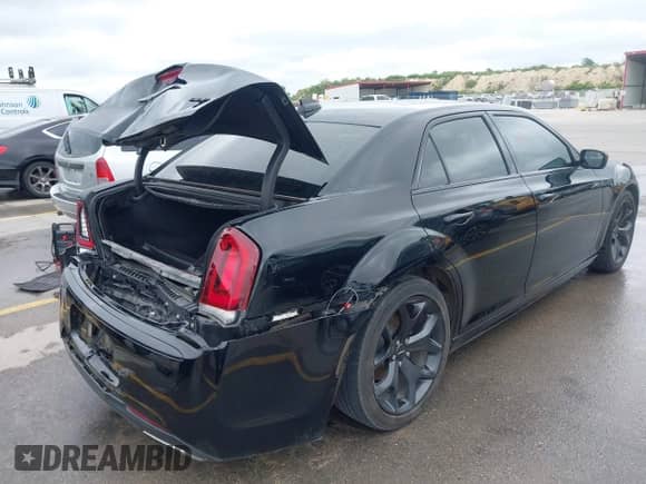 2020 Chrysler 300 Touring с VIN 2C3CCAAG8LH233604, выставлен на аукционе IAAI как лот 42370029 с пробегом 70 769 миль миль и . История ставок и продаж доступна на DreamBid. Изображение 4.