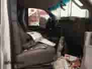 2018 Chevrolet Express Cargo z VIN 1GCWGBFP8J1250684, wystawiony jako IAAI lot #42115424 z przebiegiem 70 737 mil mil oraz . Historia ofert i sprzedaży dostępna na DreamBid. Obrazek 5.