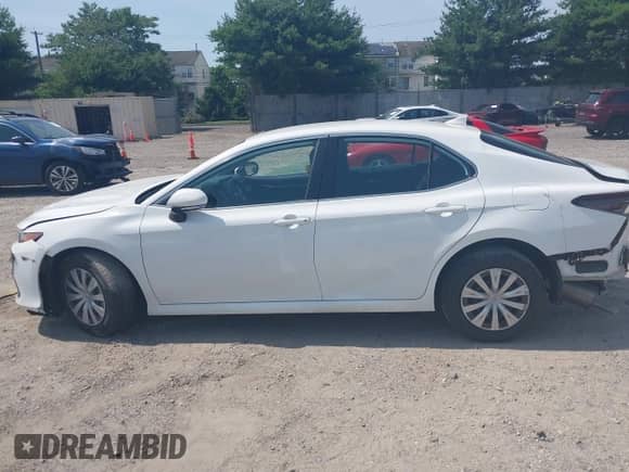 2022 Toyota Camry Hybrid LE with VIN 4T1C31AK2NU591549, listed as a IAAI auction lot 42499072 with 55,882 mi miles and . Bid and sale history available at DreamBid. Image 14.