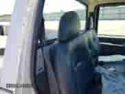 1997 Chevrolet Silverado 1500 z VIN 1GCEC14W2VZ138482, wystawiony jako Copart lot #55863424 z przebiegiem 270 995 mil mil oraz Szkoda całkowita • Salvage title. Historia ofert i sprzedaży dostępna na DreamBid. Obrazek 10.