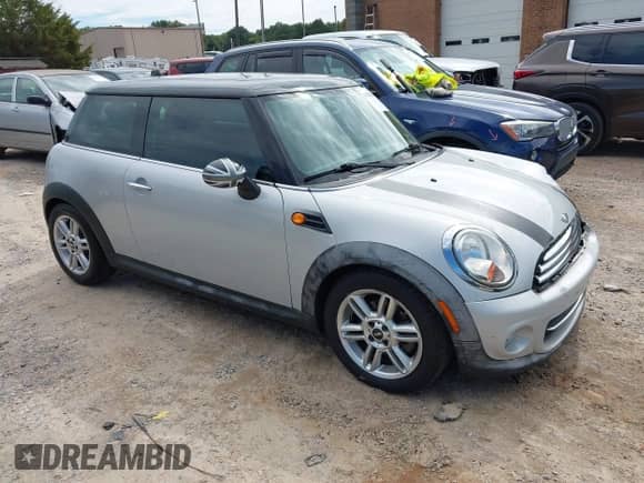 2012 MINI Hardtop с VIN WMWSU3C57CT255749, выставлен на аукционе IAAI как лот 43342110 с пробегом 99 460 миль миль и . История ставок и продаж доступна на DreamBid. Изображение 1.