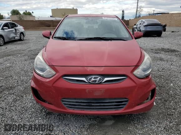 2014 Hyundai Accent GLS z VIN KMHCT4AE0EU707844, wystawiony jako Copart lot #81399485 z przebiegiem 156 373 mil mil oraz Czysty tytuł • Clean title. Historia ofert i sprzedaży dostępna na DreamBid. Obrazek 5.