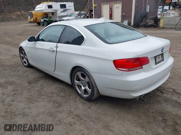 2009 BMW 3 Series 328i xDrive with VIN WBAWV53589P079807, listed as a IAAI auction lot 42063817 with Not provided miles and . Bid and sale history available at DreamBid. Image 3.