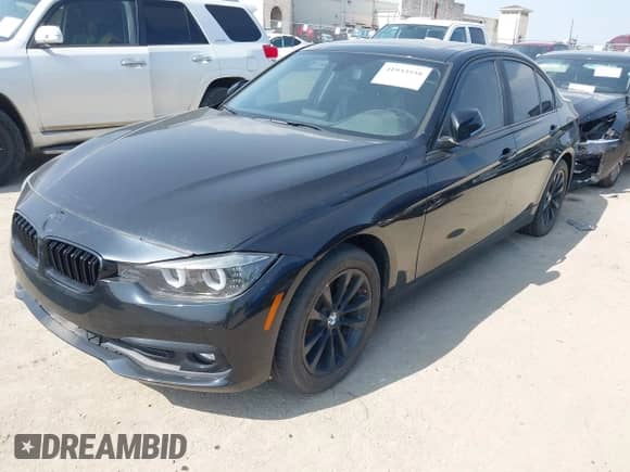 2016 BMW 3 Series 320i xDrive с VIN WBA8A3C51GK689115, выставлен на аукционе IAAI как лот 41933558 с пробегом 69 625 миль миль и . История ставок и продаж доступна на DreamBid. Изображение 2.