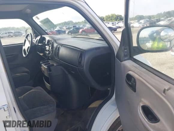 1999 Dodge Passenger with VIN 2B5WB35Z6XK541889, listed as a IAAI auction lot 42508981 with 271,829 mi miles and . Bid and sale history available at DreamBid. Image 5.