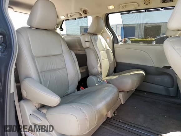 2017 Toyota Sienna XLE with VIN 5TDYZ3DC7HS893002, listed as a Copart auction lot 86320865 with 82,058 mi miles and Salvage title. Bid and sale history available at DreamBid. Image 10.