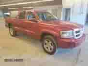 2008 Dodge Dakota SXT с VIN 1D7HW38K18S581829, выставлен на аукционе Copart как лот 76459194 с пробегом 197 406 миль миль и Чистый • Clean title. История ставок и продаж доступна на DreamBid. Изображение 4.