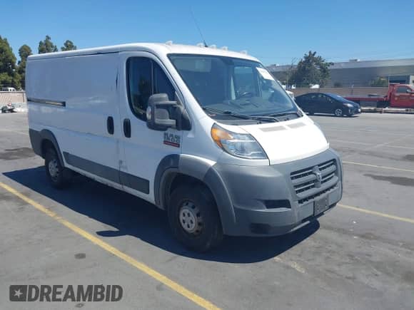 2018 Ram ProMaster Cargo z VIN 3C6TRVAG1JE104105, wystawiony jako IAAI lot #42837950 z przebiegiem 227 034 mil mil oraz . Historia ofert i sprzedaży dostępna na DreamBid. Obrazek 1.