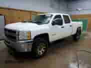 2014 Chevrolet Silverado 2500HD Work Truck z VIN 1GC1KVC89EF182069, wystawiony jako Copart lot #54718425 z przebiegiem 530 709 mil mil oraz Czysty tytuł • Clean title. Historia ofert i sprzedaży dostępna na DreamBid. Obrazek 1.