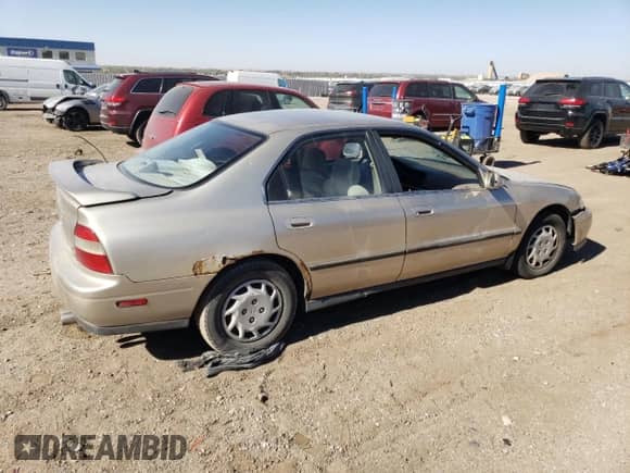 1994 Honda Accord LX z VIN 1HGCD5631RA137411, wystawiony jako Copart lot #76126484 z przebiegiem 212 681 mil mil oraz Szkoda całkowita • Salvage title. Historia ofert i sprzedaży dostępna na DreamBid. Obrazek 3.