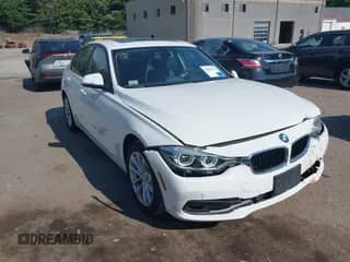 2018 BMW 3 Series 320i xDrive z VIN WBA8A3C59JA505469, wystawiony jako IAAI lot #42641634 z przebiegiem 23 389 mil mil oraz . Historia ofert i sprzedaży dostępna na DreamBid. Obrazek 1.