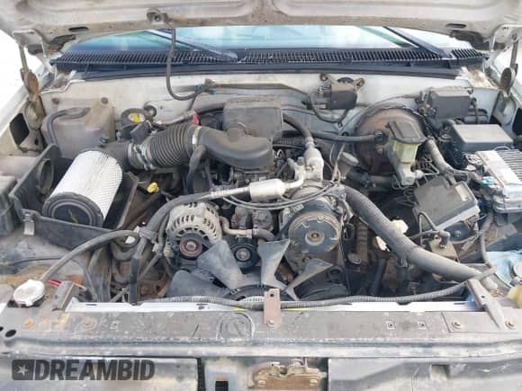 1998 Chevrolet Silverado 1500 z VIN 1GCEC19M7WE151745, wystawiony jako IAAI lot #42161857 z przebiegiem 203 640 mil mil oraz . Historia ofert i sprzedaży dostępna na DreamBid. Obrazek 10.