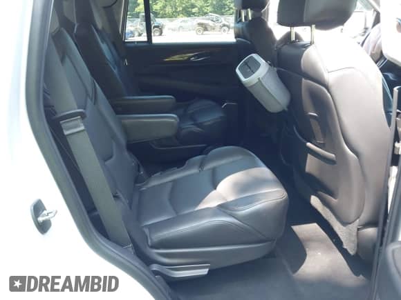 2018 Cadillac Escalade Luxury с VIN 1GYS4BKJ2JR132893, выставлен на аукционе IAAI как лот 42965477 с пробегом 124 442 миль миль и . История ставок и продаж доступна на DreamBid. Изображение 8.