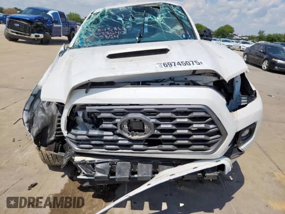 2023 Toyota Tacoma SR z VIN 3TYRZ5CN5PT033640, wystawiony jako Copart lot #69745075 z przebiegiem 14 471 mil mil oraz Szkoda całkowita • Salvage title. Historia ofert i sprzedaży dostępna na DreamBid. Obrazek 5.