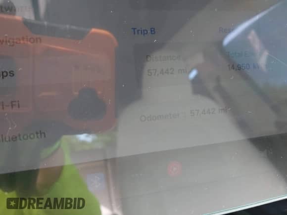 2023 Tesla Model Y Long Range z VIN 7SAYGAEE8PF880355, wystawiony jako IAAI lot #42635761 z przebiegiem 57 442 mil mil oraz . Historia ofert i sprzedaży dostępna na DreamBid. Obrazek 15.