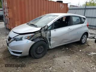 2018 Nissan Note SV z VIN 3N1CE2CP1JL357018, wystawiony jako Copart lot #56587365 z przebiegiem 95 743 mil mil oraz Szkoda całkowita • Salvage title. Historia ofert i sprzedaży dostępna na DreamBid. Obrazek 1.