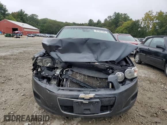 2013 Chevrolet Sonic LS with VIN 1G1JA6SG9D4140571, listed as a Copart auction lot 81101105 with 136,832 mi miles and Clean title. Bid and sale history available at DreamBid. Image 5.