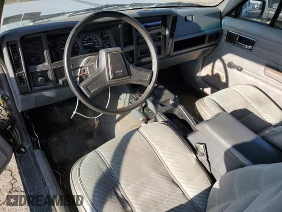 1990 Jeep Grand Cherokee with VIN 1J4FJ87L2LL112530, listed as a Copart auction lot 81328944 with 140,672 mi miles and Clean title. Bid and sale history available at DreamBid. Image 8.