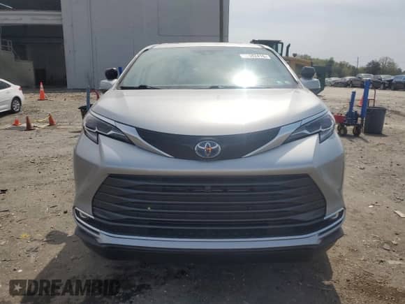 2024 Toyota Sienna Platinum z VIN 5TDERKEC3RS196035, wystawiony jako Copart lot #52682415 z przebiegiem 3 597 mil mil oraz Szkoda całkowita • Salvage title. Historia ofert i sprzedaży dostępna na DreamBid. Obrazek 5.