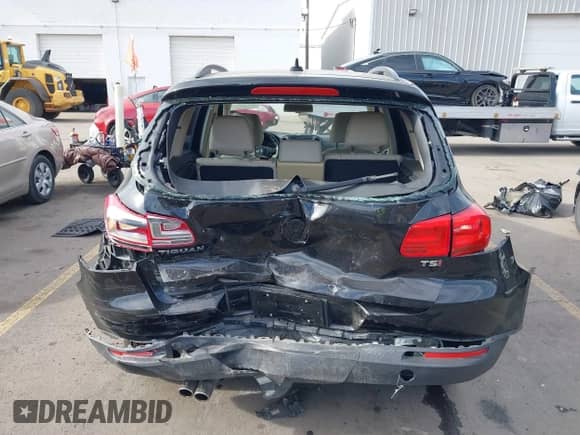 2017 Volkswagen Tiguan S с VIN WVGAV7AX1HW507472, выставлен на аукционе IAAI как лот 41083968 с пробегом 73 238 миль миль и . История ставок и продаж доступна на DreamBid. Изображение 16.