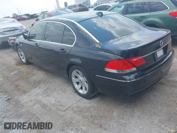 2006 BMW 7 Series 750Li z VIN WBAHN83596DT25304, wystawiony jako IAAI lot #42693563 z przebiegiem 144 269 mil mil oraz . Historia ofert i sprzedaży dostępna na DreamBid. Obrazek 3.