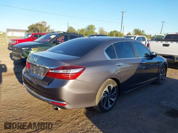 2017 Honda Accord EX-L with VIN 1HGCR2F88HA105291, listed as a IAAI auction lot 43581781 with 190,550 mi miles and . Bid and sale history available at DreamBid. Image 4.